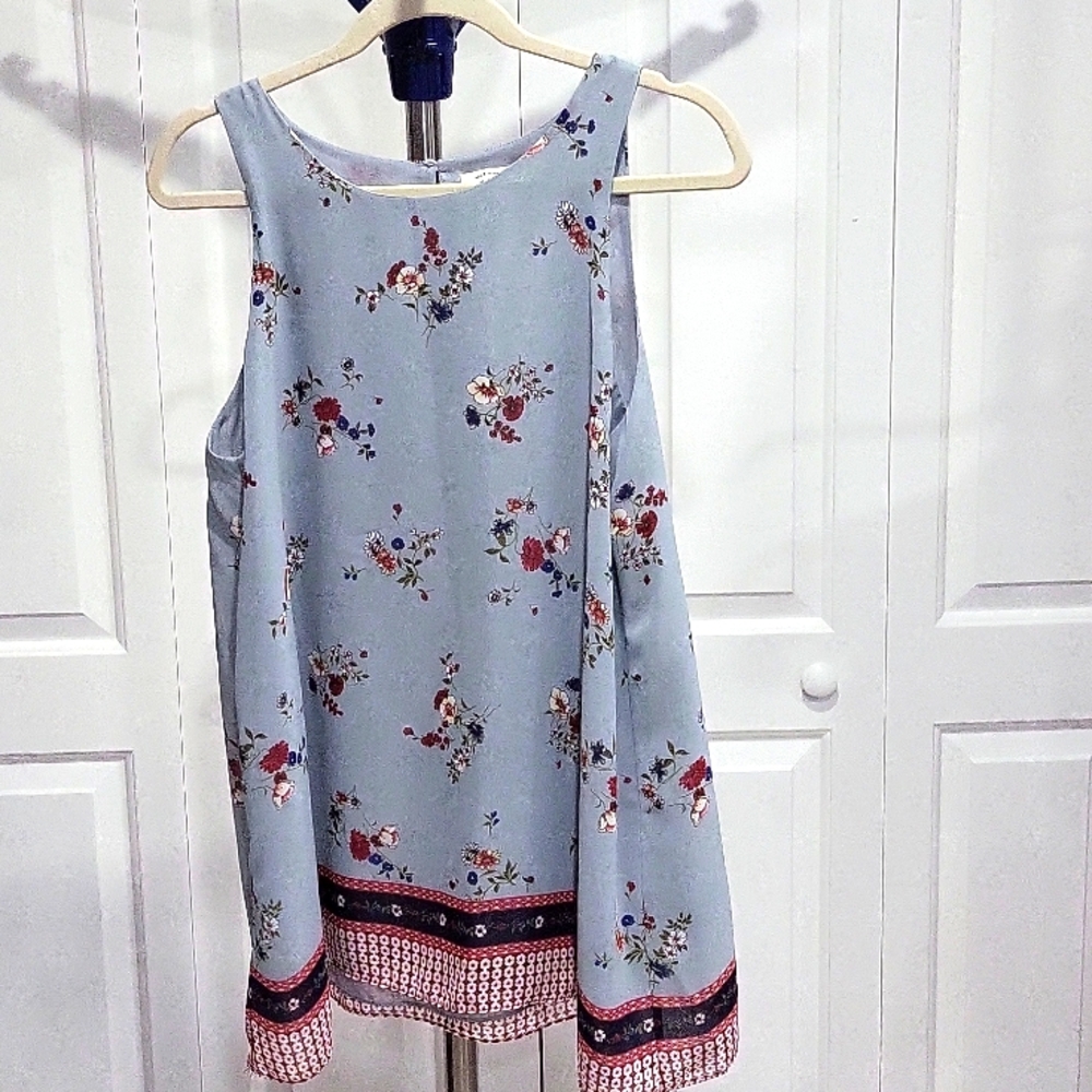 Blue tank top with Floral design, size Large, Max Studio